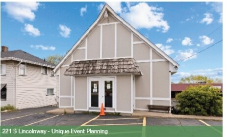 More Photos Of 209-223 S Lincolnway, North Aurora General Retail For Sale