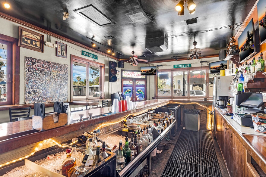 More Photos Of 1000-1006 Truman Ave, Key West Bar For Sale