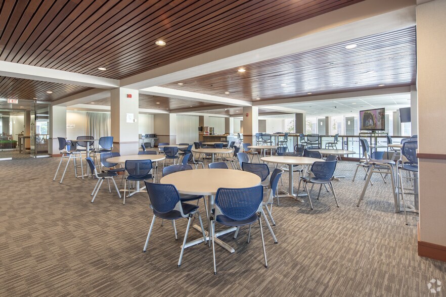 More Photos Of 101-103 Knightsbridge Dr, Hamilton Office For Lease