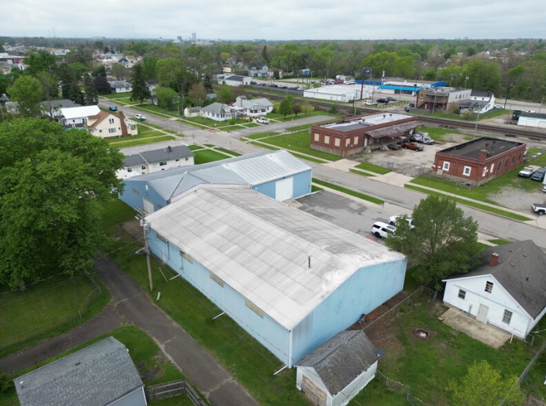 More Photos Of 2017 W 6th St, Mishawaka Warehouse For Lease