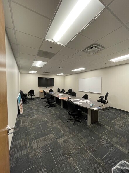More Photos Of 3-17 Farrs Bridge Rd, Greenville General Retail For Lease