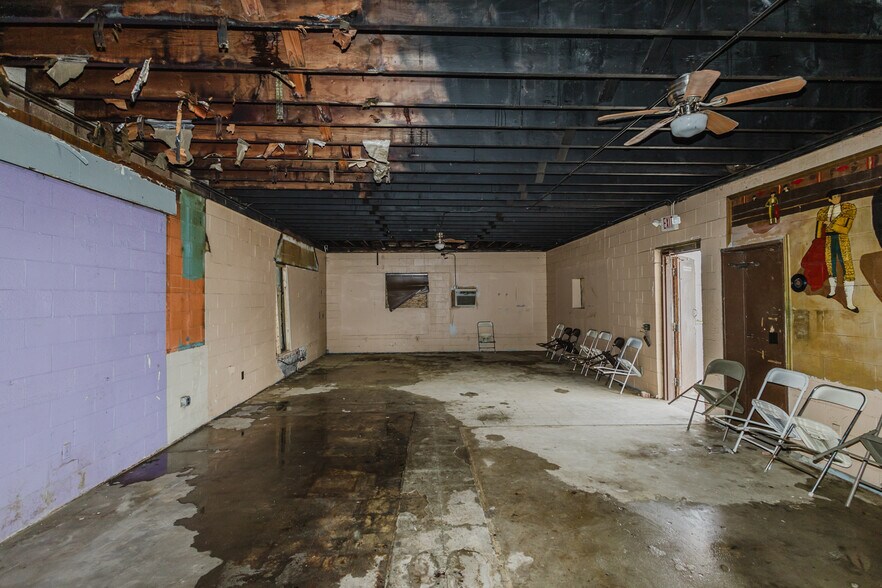 More Photos Of 2033 S Broadway St, Wichita Bar For Sale