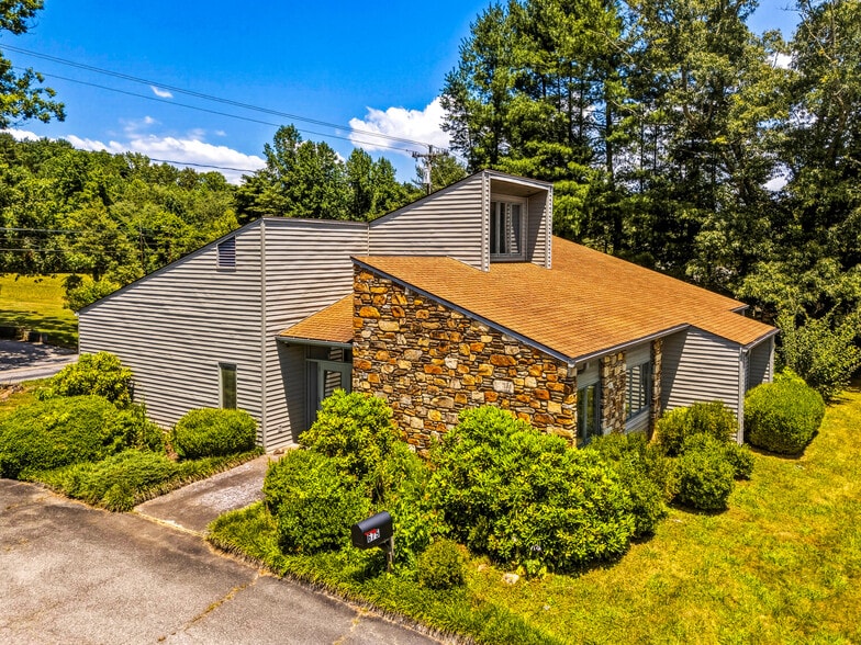 More Photos Of 675 Hendersonville Hwy, Pisgah Forest Office For Sale