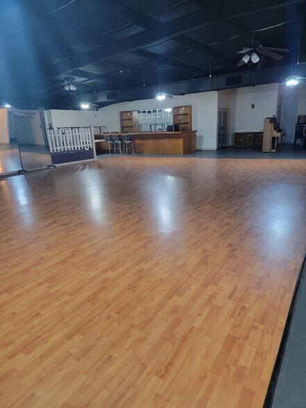 More Photos Of 335 College Ave, Boiling Springs Restaurant For Lease