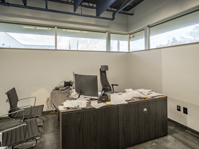More Photos Of 50 NE 179th St, Miami Manufacturing For Lease