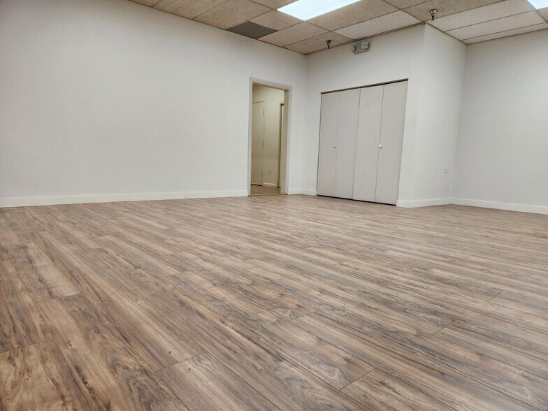 More Photos Of 4400-4460 Lipan St, Denver Manufacturing For Sale