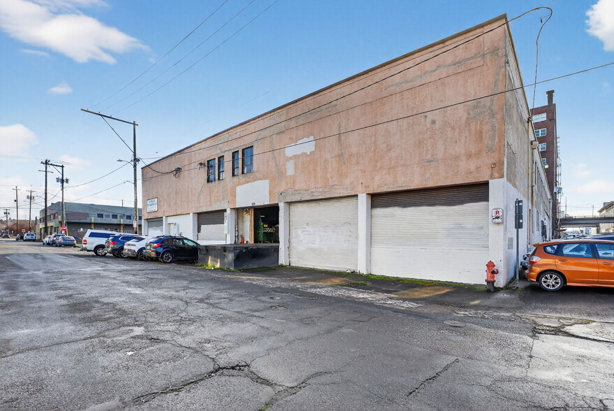 More Photos Of 203 SE Alder St, Portland Warehouse For Sale