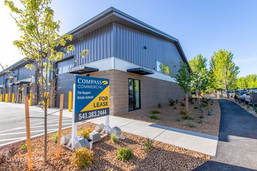 More Photos Of 2754 SW 6th St, Redmond Warehouse For Lease