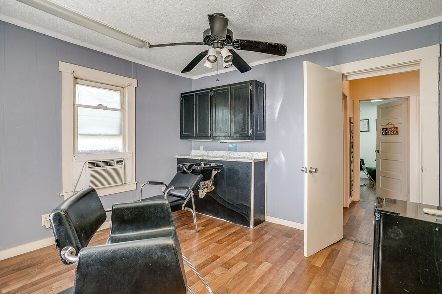 More Photos Of 1504 Bus Rte 1187, Crowley Freestanding For Sale