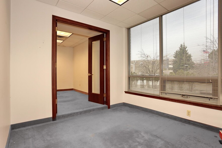 More Photos Of 58 Ware Rd, Upper Saddle River Flex For Lease