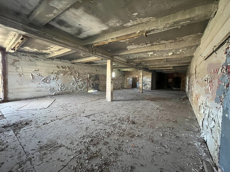 More Photos Of 311 Old Mill Rd, Rhome Restaurant For Lease