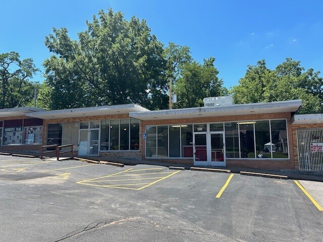 More Photos Of 410-490 Rue St, Florissant General Retail For Lease