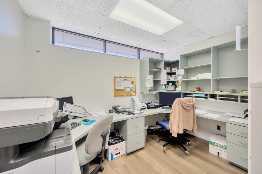 More Photos Of 13644 Walsingham Rd, Largo Medical For Sale