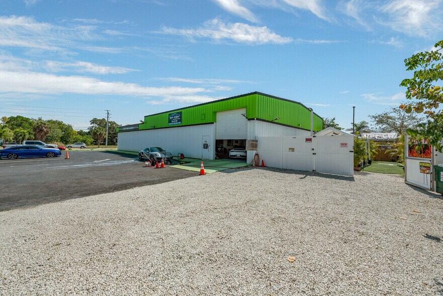 More Photos Of 2360 Shadowlawn Dr, Naples Freestanding For Sale