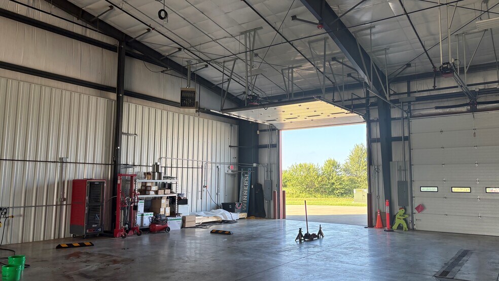 More Photos Of 4592 Dale Dr, Lafayette Industrial For Lease