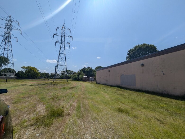 More Photos Of 21 Pommenville St, Pawtucket Warehouse For Sale