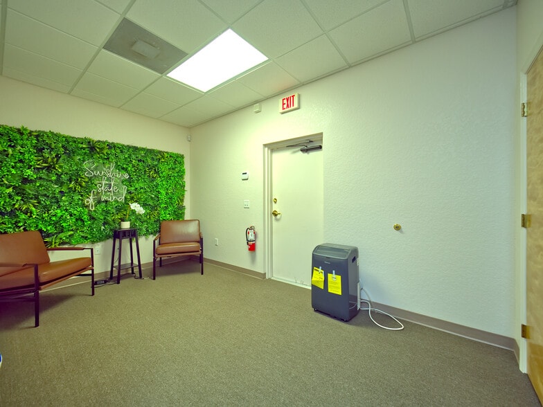 More Photos Of 8344-8346 Forest Oaks Blvd, Spring Hill Medical For Sale