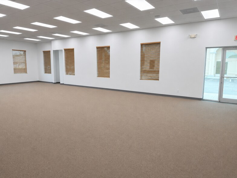 More Photos Of 5055 S Congress Ave, Lake Worth Medical For Lease