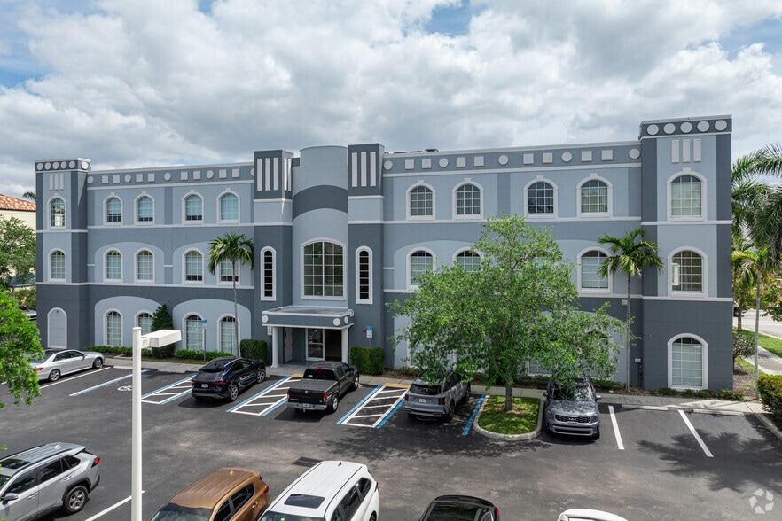 More Photos Of 625 Tamiami Trl N, Naples Medical For Lease