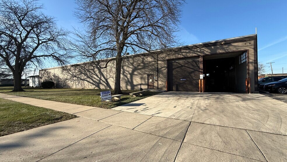 More Photos Of 100 Shepard Ave, Wheeling Warehouse For Sale