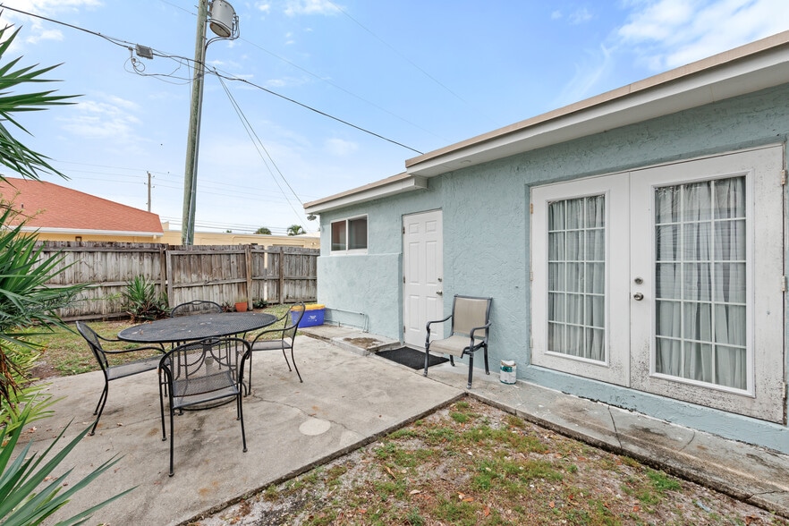 More Photos Of 112 Milton St, Lantana Multifamily For Sale