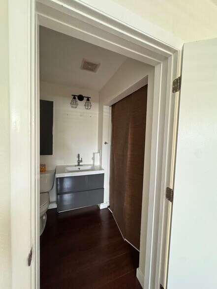 More Photos Of 401-411 Brevard Ave, Cocoa Storefront Retail Office For Lease