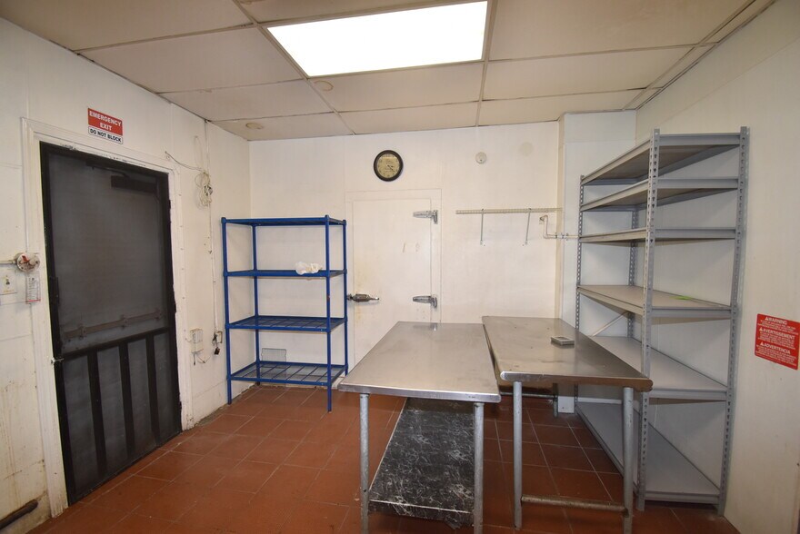 More Photos Of 9659 Dyer St, El Paso Freestanding For Lease