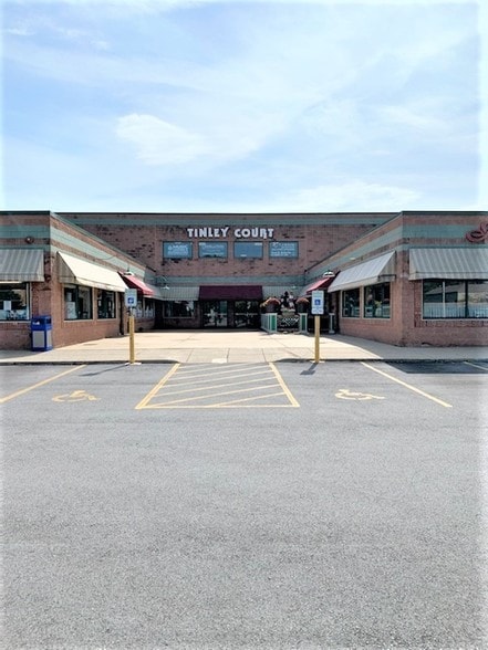 Primary Photo Of 7903 W 159th St, Tinley Park Storefront Retail Office For Lease