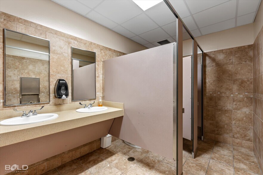 More Photos Of 523 Oxford Rd, Mansfield Office For Sale
