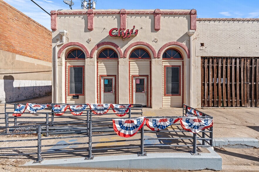 More Photos Of 218 N Main St, Rockdale Storefront For Sale