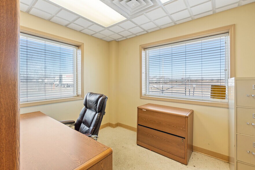 More Photos Of 275 Larcel Dr, Sikeston Flex For Lease