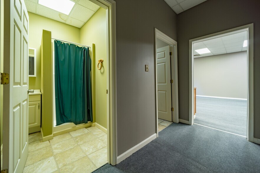 More Photos Of 555 Columbia Dr, Carrollton Office For Lease