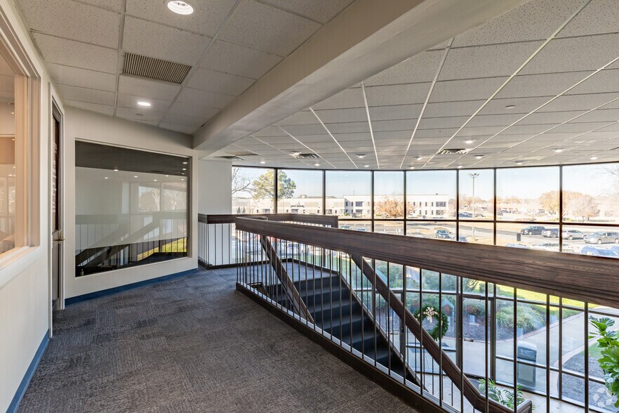 More Photos Of 840 Greenbrier Cir, Chesapeake Office For Lease