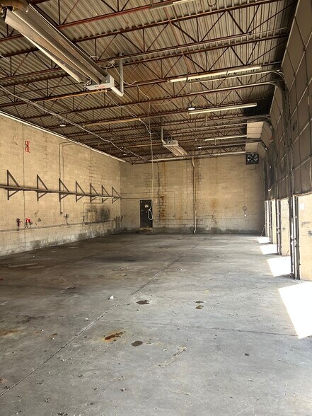 More Photos Of 2500 Spring Grove Ave, Cincinnati Warehouse For Sale