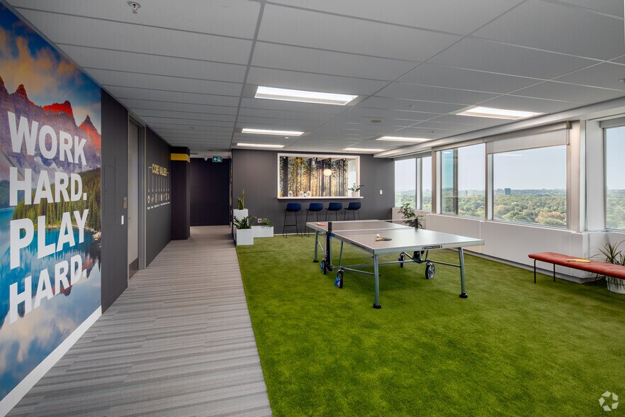 More Photos Of 1290 Central Pky W, Mississauga Office For Lease