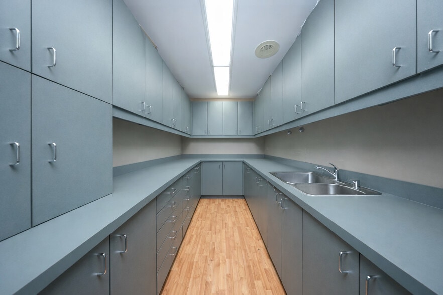 More Photos Of 8510 Bay 16th St, Brooklyn Office For Sale
