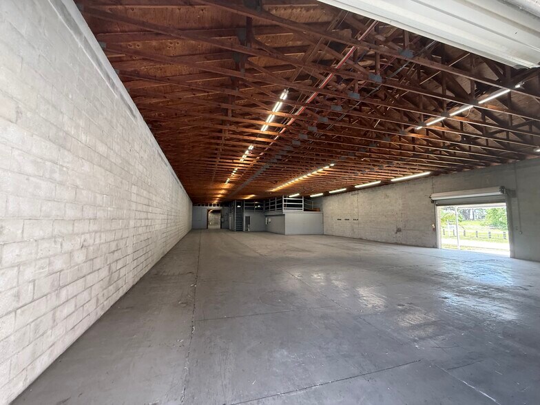 More Photos Of 9610 Harney Rd, Thonotosassa Warehouse For Sale
