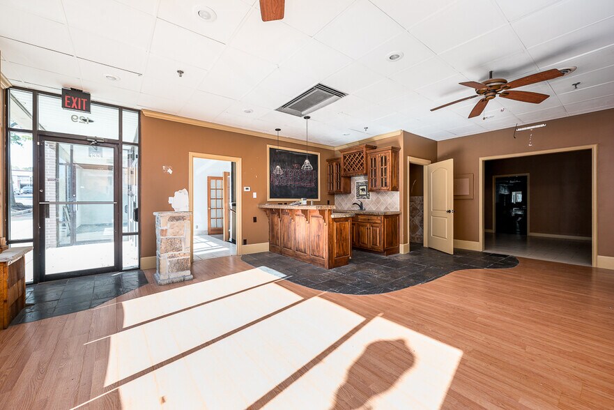 More Photos Of 133 Oak St, Bonner Springs Freestanding For Sale