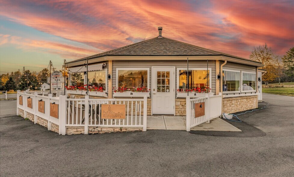 More Photos Of 357 W Main St, Searsport Freestanding For Sale