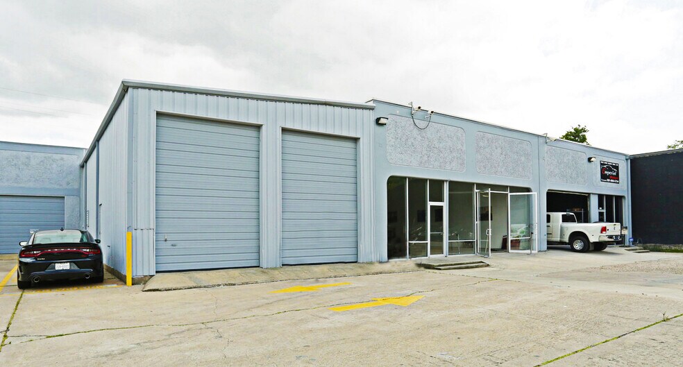 More Photos Of 5901-5909 Beverlyhill St, Houston Warehouse For Lease