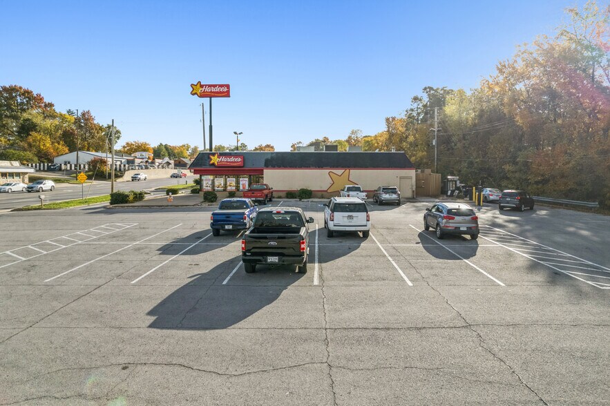 More Photos Of 421 E Jackson Blvd, Jackson Fast Food For Sale