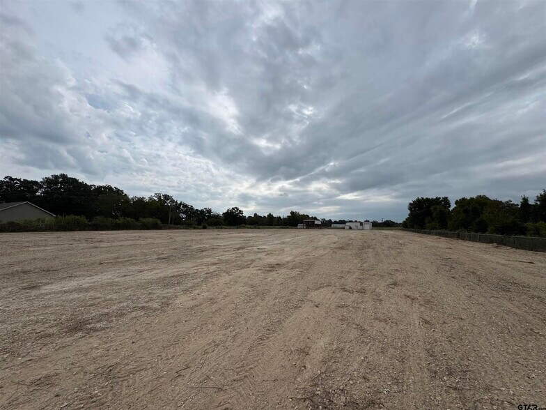 More Photos Of 9182 S US Highway 79, Palestine Service For Lease