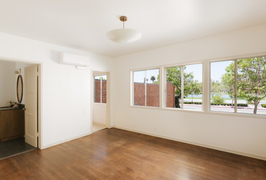 More Photos Of 2218 Pico Blvd, Santa Monica General Retail For Sale