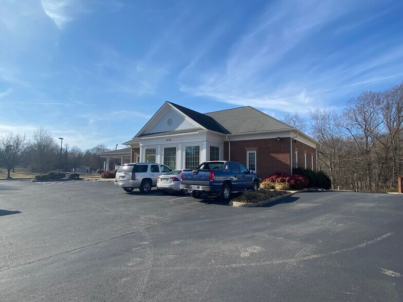 More Photos Of 1496 Anderson Hwy, Cumberland Bank For Lease