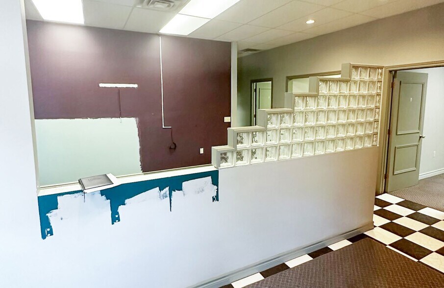 More Photos Of 258 Killaly St W, Port Colborne Storefront For Lease