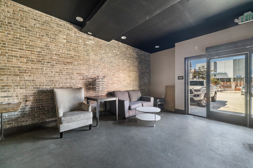 More Photos Of 834 S La Brea Ave, Los Angeles Storefront For Lease