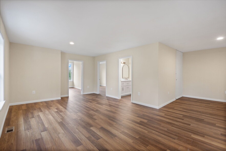 More Photos Of 8519 Chestnut Ave, Bowie Storefront For Sale