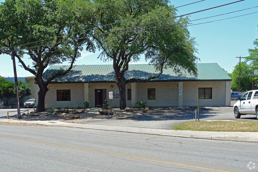 More Photos Of 2727 N St Marys St, San Antonio Service For Sale