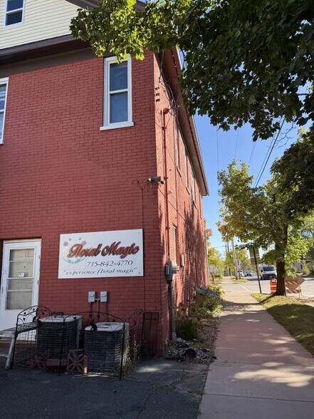 More Photos Of 840 S 3rd Ave, Wausau Storefront Retail Residential For Sale