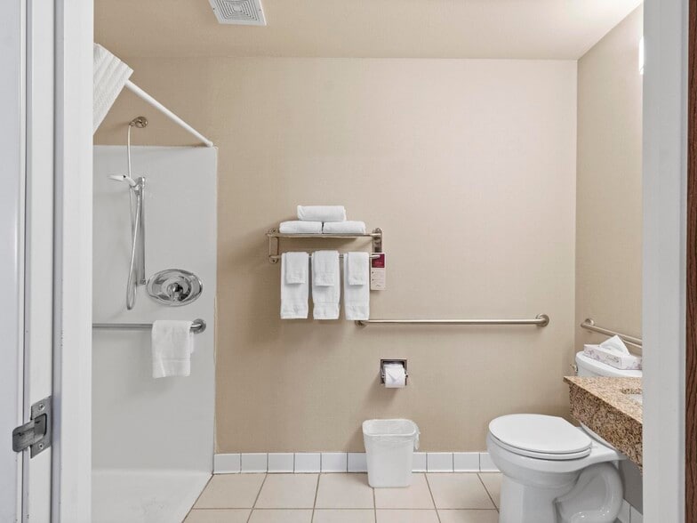 More Photos Of 1001 W College, Oak Creek Hotel For Sale